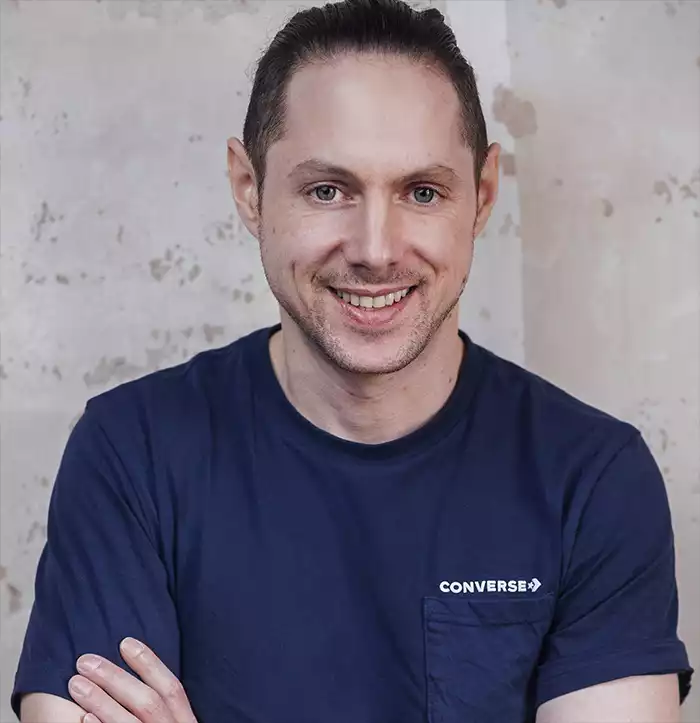 Andreas Fritz von Video-Cut in professioneller Arbeitsumgebung